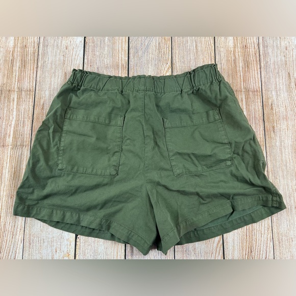 Women’s Loft Green Shorts Medium - Picture 5 of 6